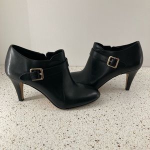 EUC Vince camuto booties